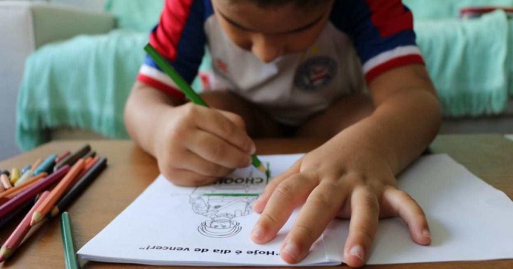 Como um aluno saiu da hipótese silábica para a alfabética no 2º ano